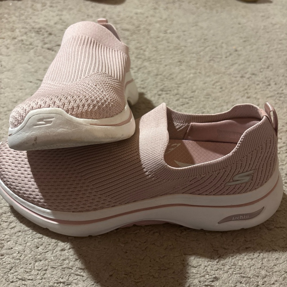 NWOT Skechers Women's Light Pink Slip-On Sneakers size 8 1/2